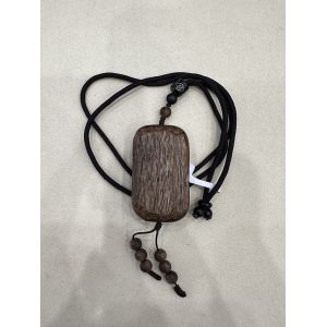 Stylish Beaded Agarwood Pendant For Fashionable Individuals