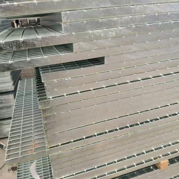 Strong and Durable Industrial Steel Grating Suitable for Harsh Environments