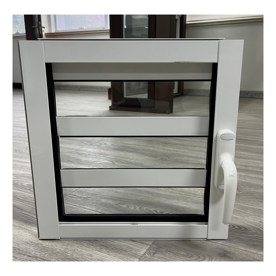 Standard Most Popular Aluminum Glass Louver Windows Jalousie Window