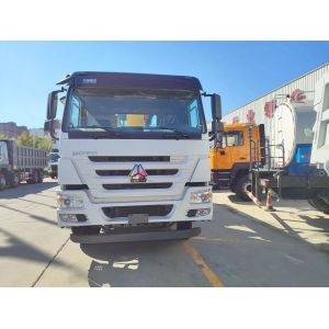 HOWO Truck Mounted Cranes Equipment 12 Tons XCMG For Lifting 6X4 LHD 400HP