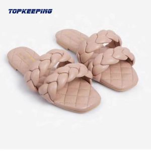 China Stylish PU Fashion Footwear Shoes Good Resilience Sandal on sale