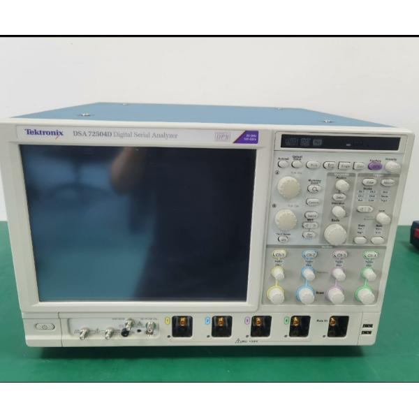 Tektronix DSA72504D Oscilloscope 25 GHz Digital Serial Analyzer 4 Analog