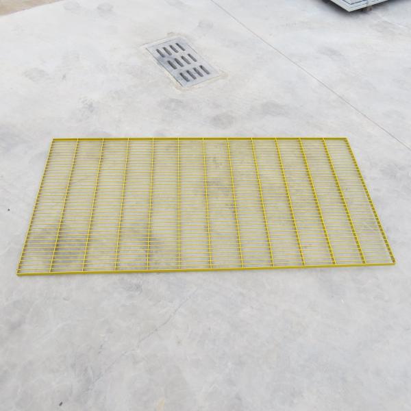 Side fence of chicken cage