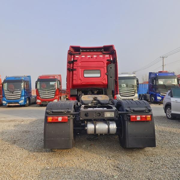4x2 Tractor Head Truck Engine Emission Standard Diesel Fuel Type 6x4 Tractor Trailer for 10 Tires Sale