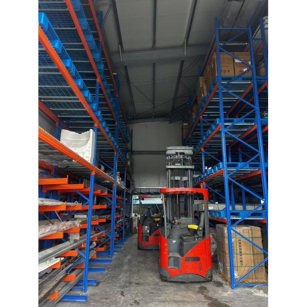 Prefabricated Steel Warehouse with Stainless Steel Gutter System Environmentally