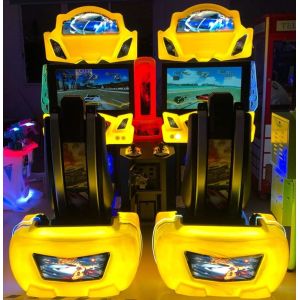 32 Inch Luxury Outrun Car Racing Game Machine Coin Op Easy Maintenance