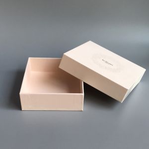 Pink PMS Printing 157gsm Printed Rigid Box For Purse Wallet