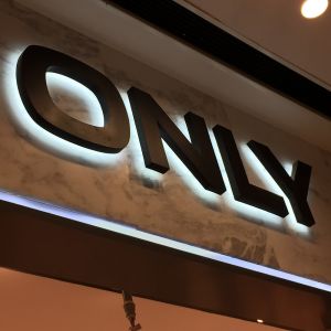 3D Logo Backlit Channel Letter Signs Milk White Acrylic / Polycarbonate