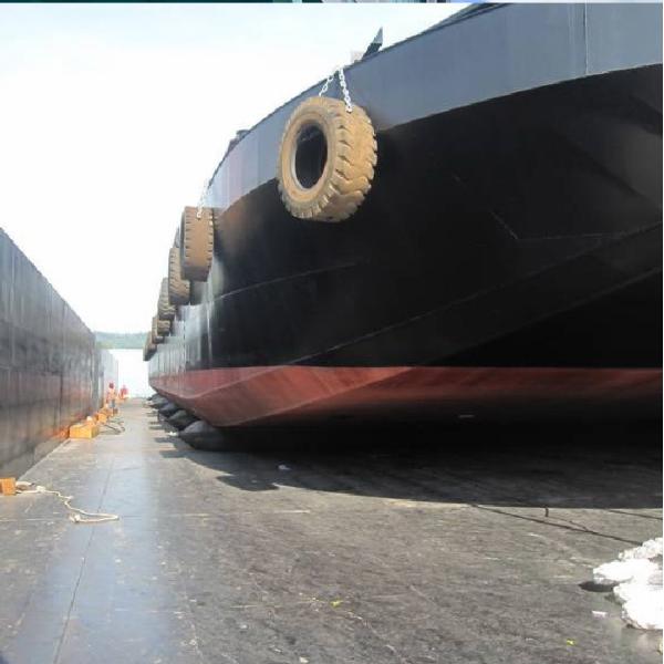 Black Airbag Roller Inflatable Rubber Balloon Cylindrical Boat Launching