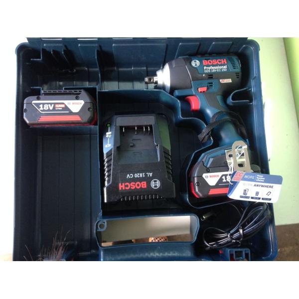 Portable Adjustable Electric Torque Impact Rechargeable Wrench 18V 50 - 60 HZ