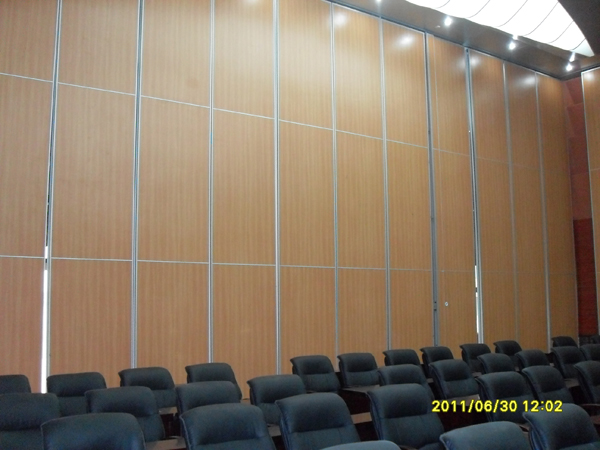 Fabric Sliding Folding Doors Hanging Office Partition System For Meeting Room