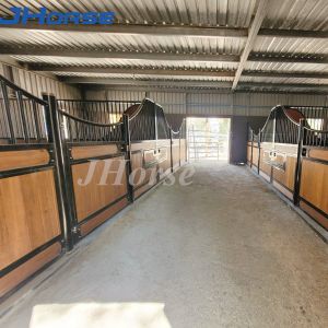 China Farm Equestrian Weatherproof European Horse Stalls Horse Stable Boxes Equipment Riding on sale