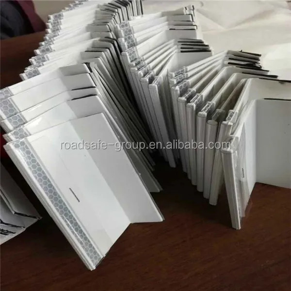PVC 10 X 5 X 2.5cm Flexible Delineator Post Traffic Delineator Posts Payment Marker