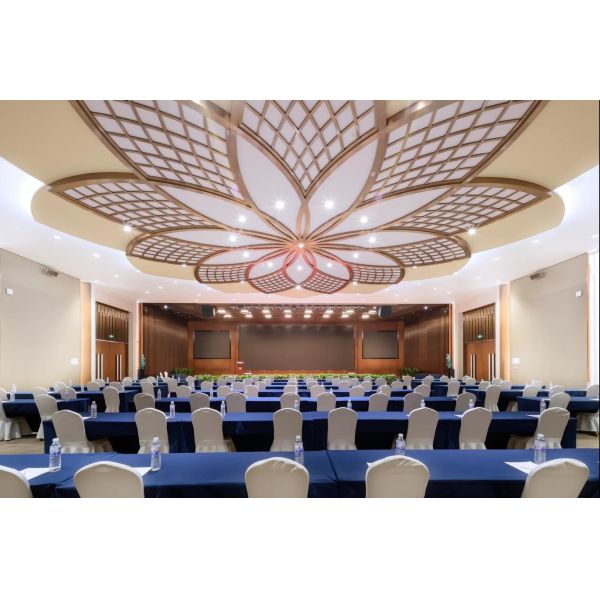 Buy Ash Beech Nightclub Lounge Furniture  Custom Made Reclining Club Chair at wholesale prices