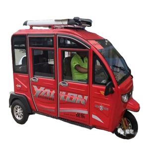 China Tuk Tuk 150cc Gas 65KM/H Cabin Tricycle on sale