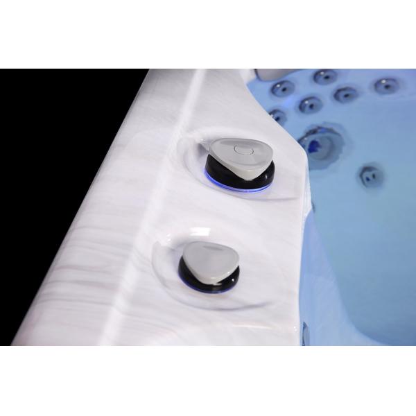 Square Shape Freestanding Spa Tub , 1600 L Water Volume Saltwater Hot Tub