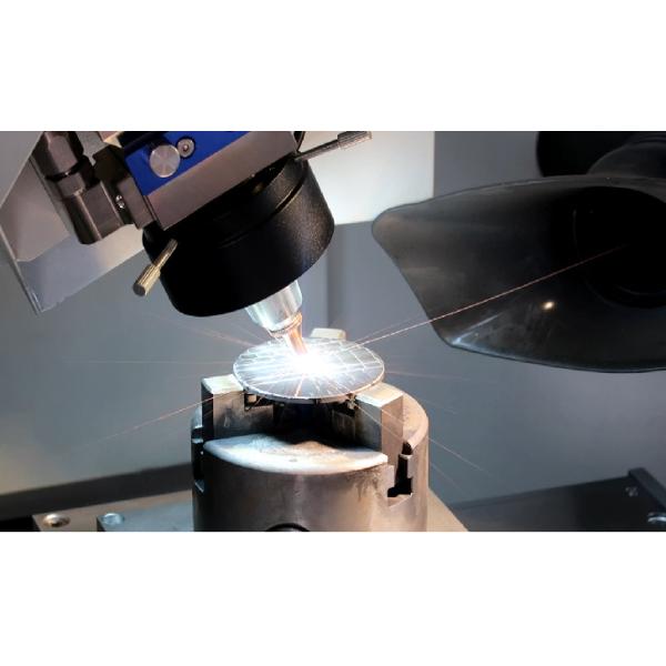 Metal 2.0mm Thickness CNC Fiber Laser Cutting Machine Ultra Hard 380V