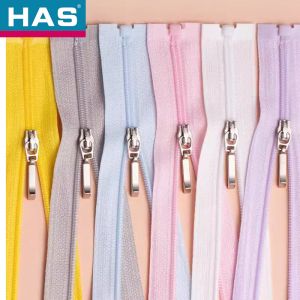 Nylon Zippers For Business Teeth Run Smoothly In Any Color