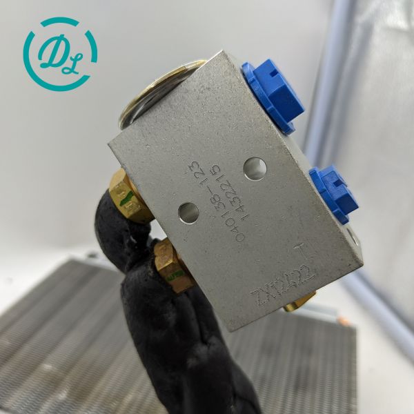 EexcavaStart T40180 Excavator Evaporation Chamber OEM 7031403 with Expansion Valve