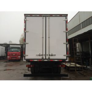Refrigerated Delivery Truck 8cm Polyurethane Foam , Sinotruk Howo Truck