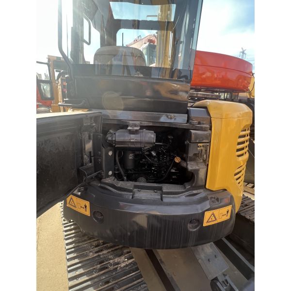 Engine model Komatsu 4D88E-6 Secondhand KomatsuPC55MR Excavator Bucket Capacity 0.15m