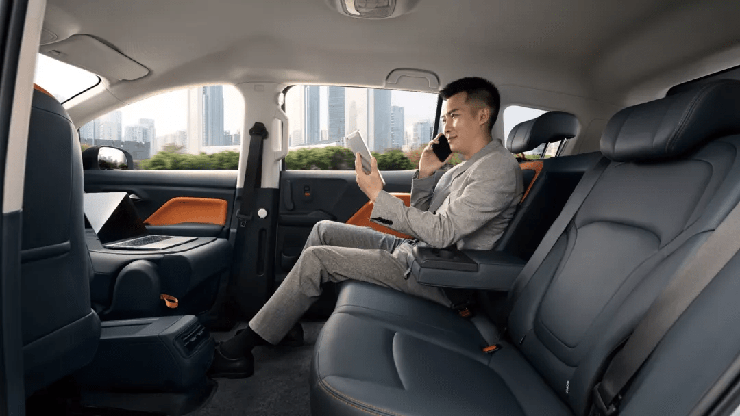 140km/h High Speed Electric Car with Battery Capacity of 53KWh and Max Range of 419KM