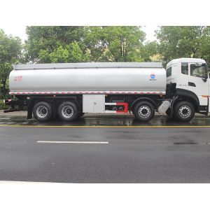 Dongfeng Huge Capacity 28 Cubic Meter Liquid Loaded Vehicle
