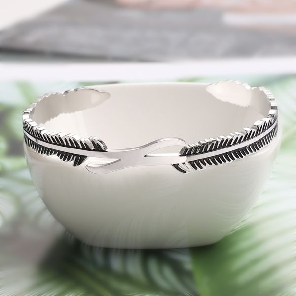 Fashion feather titanium steel bracelet female C-shaped open stainless steel jewelry cross-border gift wholesale