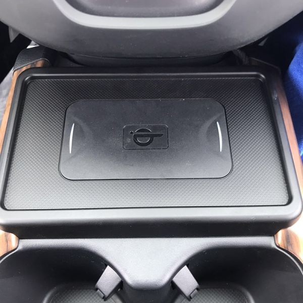 In Car Wireless Charger with qi For HONDA CRV 2017- 2018 fast chargers 10W in car chargers with 3 coils