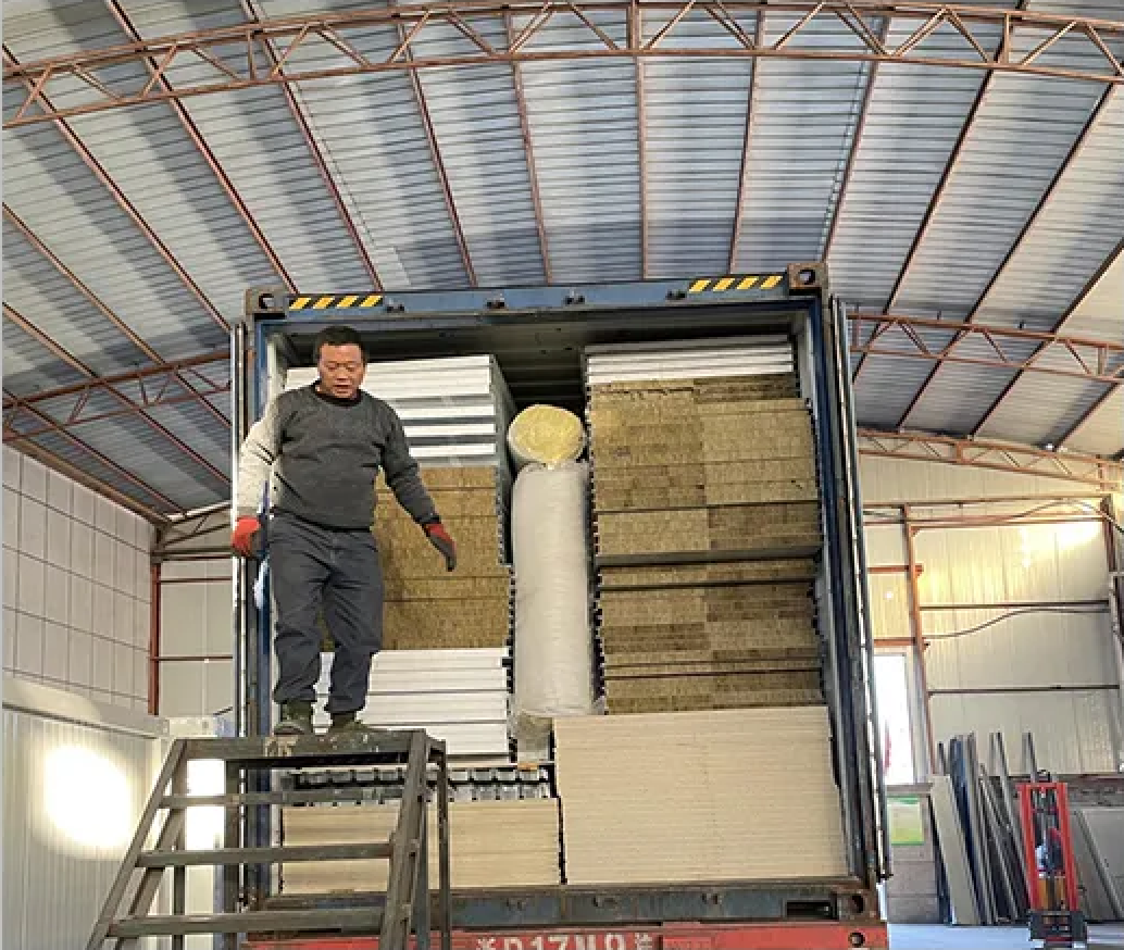Easy Installation Water Proof Stable 20 40 ft Customized Sandwich Panel Prefab Container House with Steel Structure
