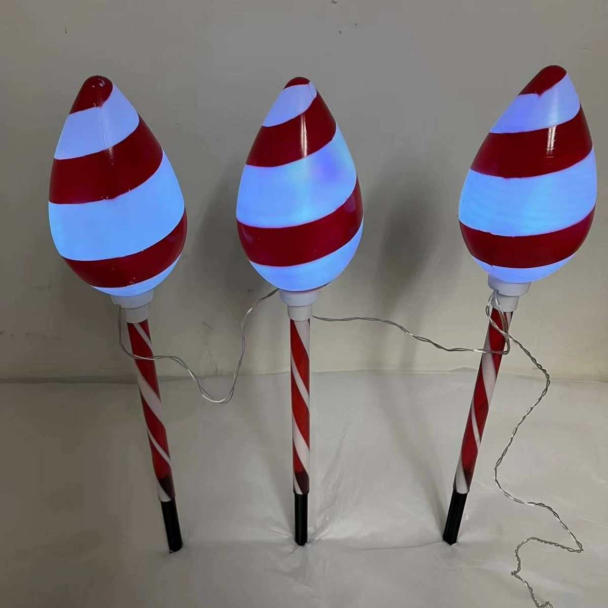 3 lighting modes - suitable for patios, gardens, etc. - can be used to plug in