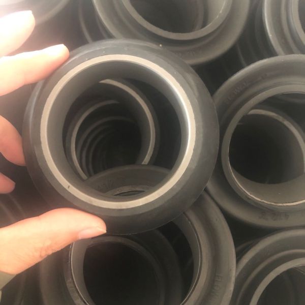 China Factory Supplier Provide Oil and Gas field use Rubber Aluminum bushing Swab Cups V type