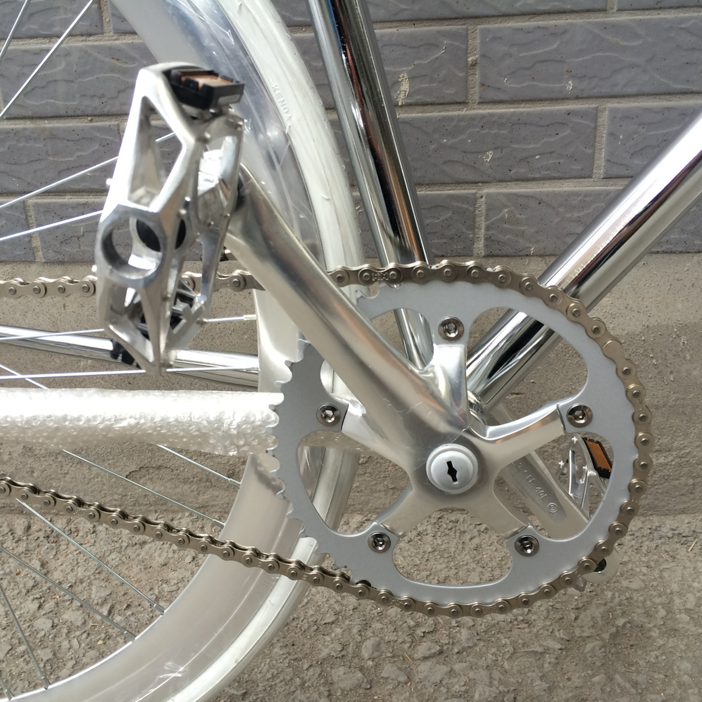 Sealed Bearing B.B Set and Hi-Tensile Steel Frame 700C Fixed Gear Bike for Fixie Gear