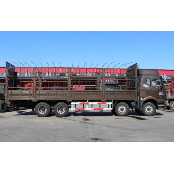 Buy 9.65M Upper Load Body Diesel 8X4 FAW Cargo Truck at wholesale prices