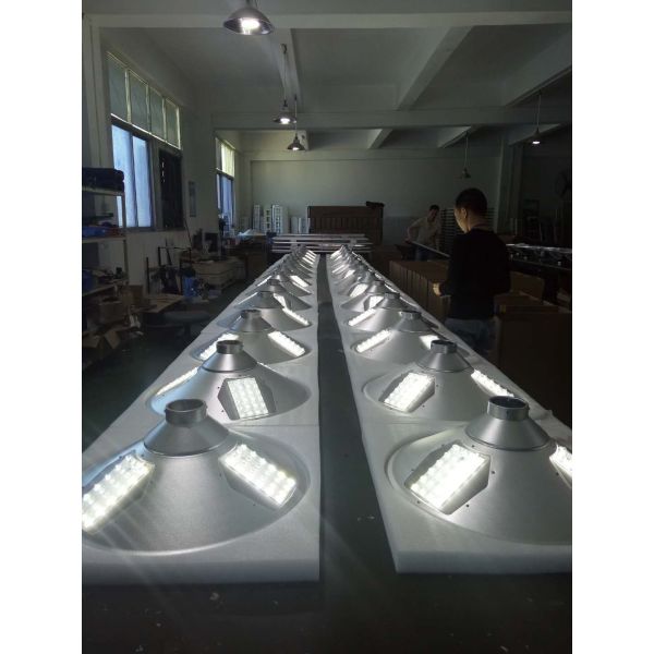 153.6WH 12.8V Battery Outdoor Solar Floodlight IP65 For Landscape