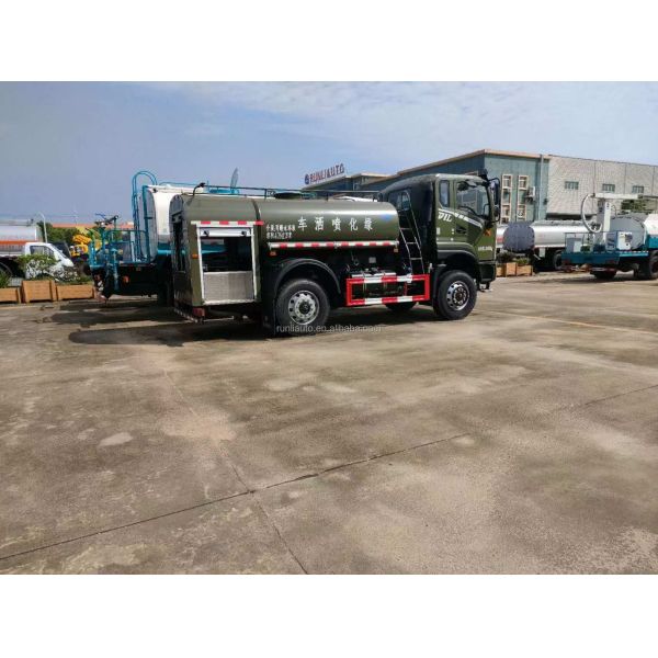 DongFeng 4.5CBM Garden Greening Water Tank Truck DFAC 4X4 Truck Water Sprayer