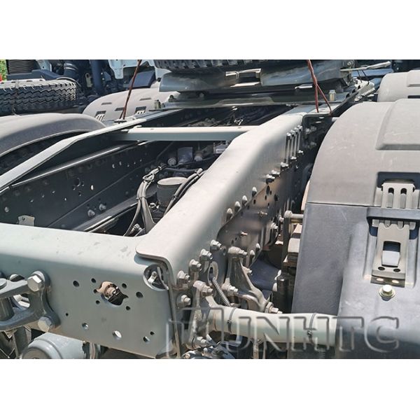 Sinotruck Howo 6x4 Tractor Truck LHD Driving Type