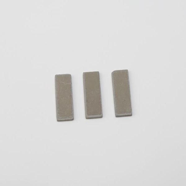 Self-Regulating Ceramic PTC Heating Element with 3.5R to 1200R Resistance and 3.7V to 265V Voltage for Automotive Applications