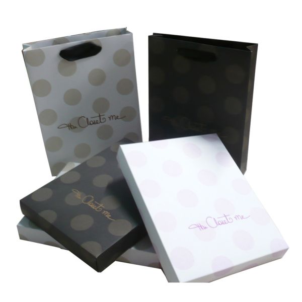 Buy Customized logo250g Gift Paper Box, folded Style Printing Gold Ribbon Handle at wholesale prices