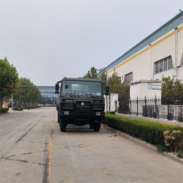 Sinotruk 8x8 All Wheel Drive Heavy Cargo Truck Diesel Fuel Lorry Truck