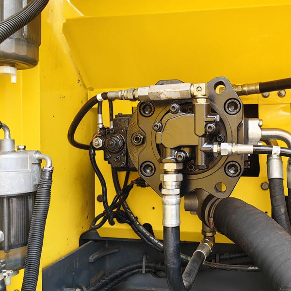 Yellow SK260 Used Kobelco Excavators 1.3m3 Bucket Capacity 131kw Rated Power