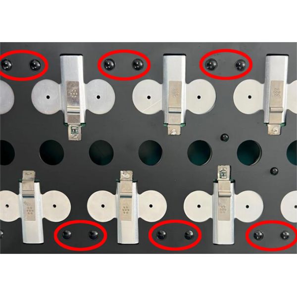 Dual-head Heat Staking Tip with Simultaneous Heat Staking of Two Plastic Stakes
