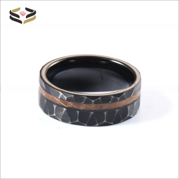 Trendy Vintage Whiskey Barrel Wood Inlay Black Hammered Tungsten Ring Wedding Band Men Ring for All Size and Other Material