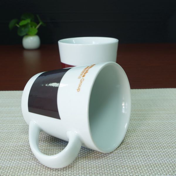 V shaped insulated eco friendly travel mug partial color changing