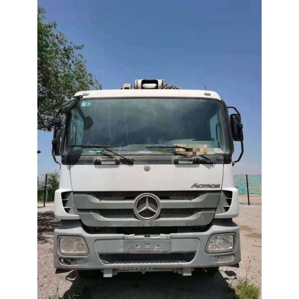 Buy Batching Plate and Cylinder Type Structure Used Zoomlion 52m Second Hand Pump Truck at wholesale prices