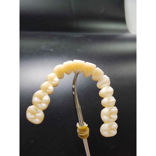 Dental Lab Pre Shaded Zirconia Blocks 100% Tosoh Zirconia Powder With Ceramic