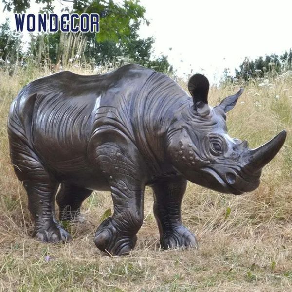 Live sized metal cast bronze statue of rhinoceros for outdoor garden decoration