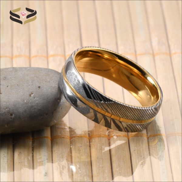 Men'S Engagement Polish Damascus Steel Rings With Grooved Inlaid Golden Tungsten Core
