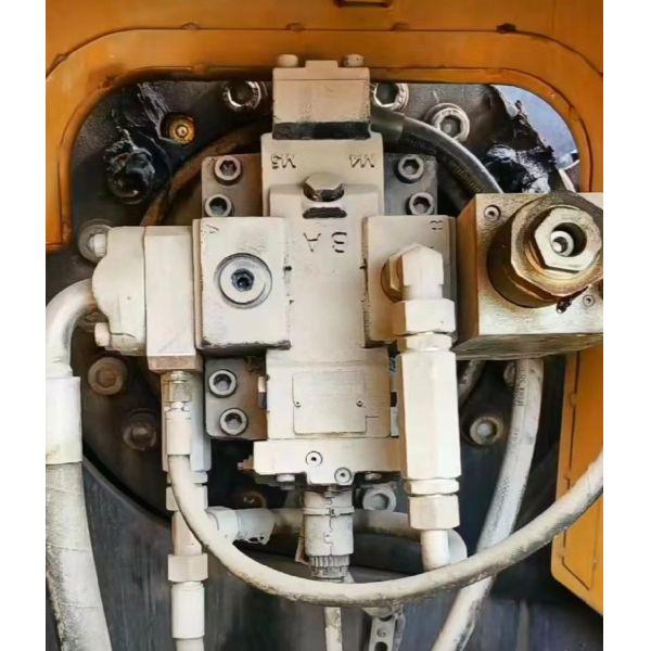 Yellow And Red 100t Rated Loading Capacity Large Crawler Crane 18 Years Used