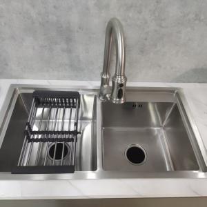 China Handmade Stainless Steel Kitchen Sink with Food Grade 304/316 Material and Cleaning-Cutting-Draining Integrated Design on sale